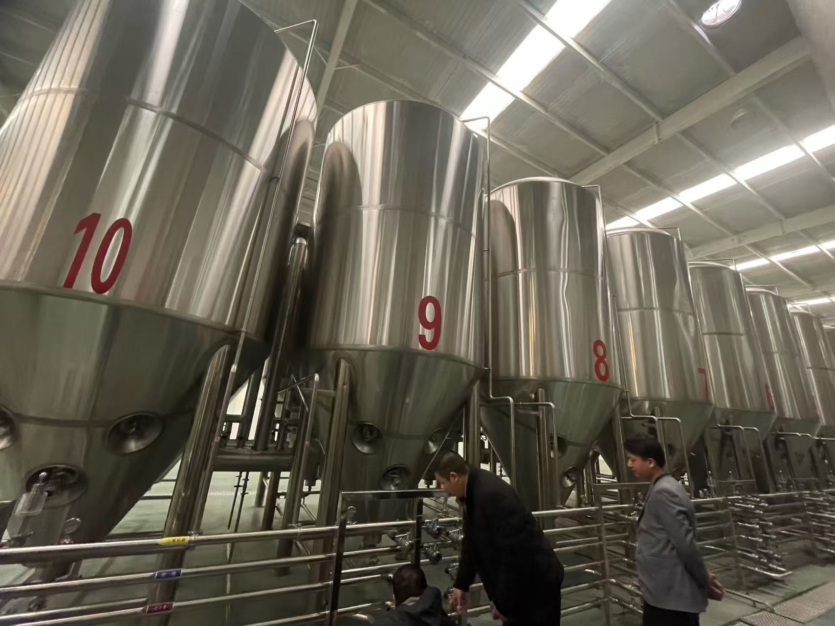 湘乡精酿啤酒设备厂—平面布置、设备设计、制造、调试、培训等一条龙服务